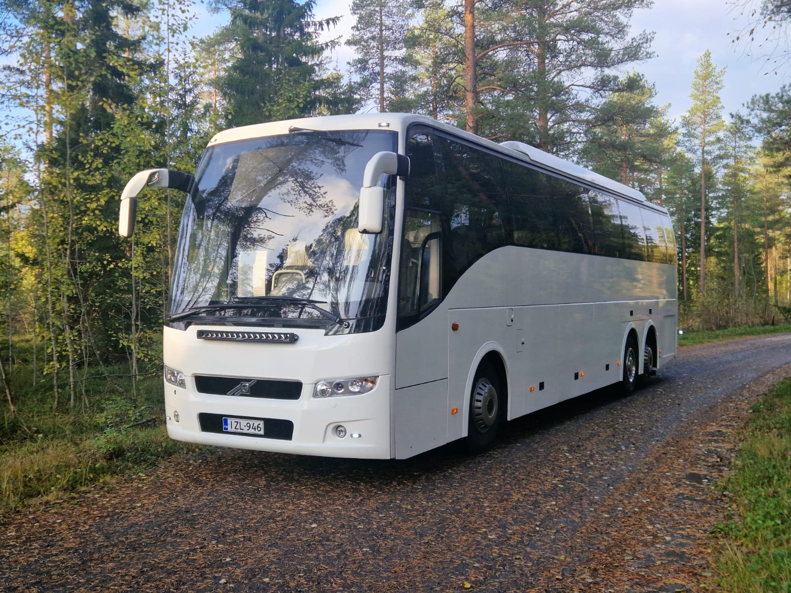 Kuljetus E. Lepistö kuljettaa joukkuetta