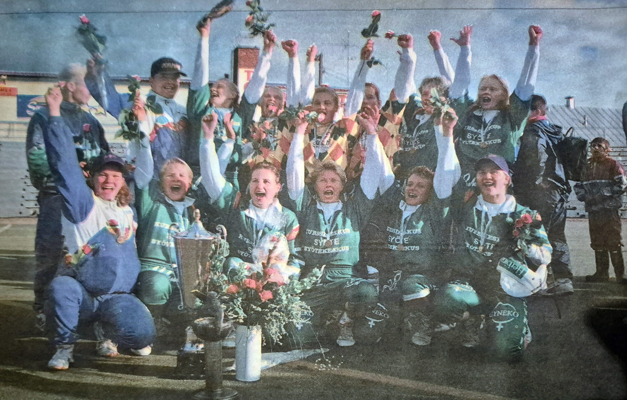 Vuoden 1994 Suomenmestarit paikalla Pe 19.7 kotipelissä